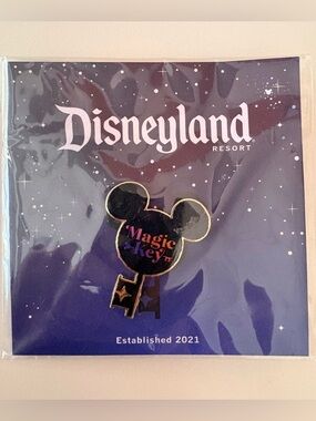 Disney Parks Magic Key Exclusive Pin 2021 Disneyland Pin Trading Brand New
